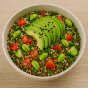 Quinoasalat med avocado og edamame opskrift